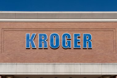 Houston, Teksas, ABD - 15 Şubat 2022: Houston, Teksas, ABD 'de Kroger süpermarket tabelasına yakın çekim. Kroger Şirketi bir Amerikan perakende şirketi..