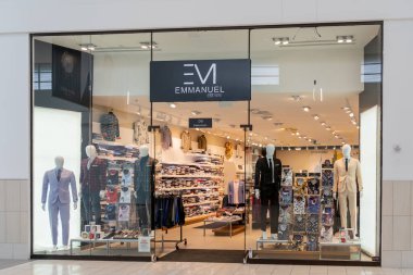 Orlando, Florida, ABD - 27 Ocak 2022: Orlando, Florida, ABD 'de bir alışveriş merkezinde Butik Emmanuel mağazası. Butik Emmanuel bir erkek giyim mağazası..