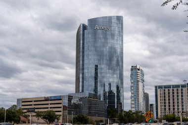Houston, Teksas, ABD - 13 Mart 2022: Houston, Teksas 'taki Amegy Bank genel merkezi. Teksas Amegy Bankası, Teksas 'ın önde gelen bankalarından biridir..