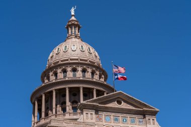 Austin, Teksas, ABD - 18 Mart 2022 Teksas Eyalet Kongre Binası 'nın üst kısmı. Teksas Eyalet Meclisi, Amerika Birleşik Devletleri 'nin Teksas eyaletinin başkenti ve merkezidir..