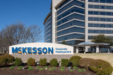 Irving, TX, ABD - 20 Mart 2022: McKesson merkezi Irving, TX, ABD. McKesson, sağlık hizmetleri, tıbbi malzemeler ve ilaç dağıtan bir Amerikan şirketidir.