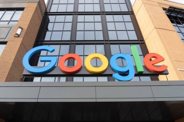 Detroit, Michigan, ABD - 26 Aralık 2021: Google logo işareti Detroit, Michigan, ABD 'de bulunan ABD' li çok uluslu teknoloji şirketidir..