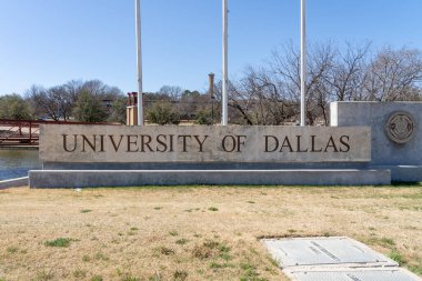 Irving, TX, ABD - 20 Mart 2022: Dallas Üniversitesi Irving, Teksas, ABD 'deki kampüsünde. Dallas Üniversitesi özel bir Katolik üniversitesidir..