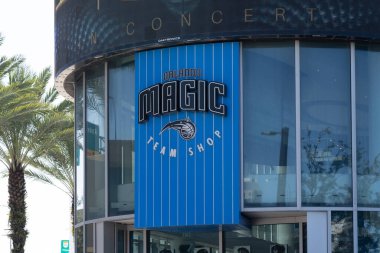 Orlando, Florida, ABD - 20 Ocak 2022: Orlando Magic Team Shop Orlando, Florida, ABD. Orlando Magic Team Shop bir spor giyim mağazası.. 