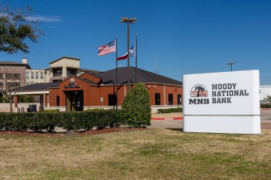 Pearland, Teksas, ABD - 19 Şubat 2022: Moody Ulusal Bankası Pearland, Teksas, ABD şubesi. Moody Ulusal Bankası, 1907 yılında kurulan bir Amerikan özel bankasıdır..