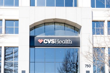 Irving, TX, ABD - 20 Mart 2022: Irving, Teksas, ABD 'deki CVS Sağlık Kurumsal Ofisi. CVS Health Corporation, CVS eczane zincirinin sahibi bir Amerikan sağlık şirketidir.;