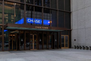 Chicago, Illinois, ABD - 28 Mart 2022: Chicago, Illinois, ABD 'deki Chase Tower' ın girişi. Chase Bank bir Amerikan ulusal bankası..