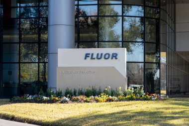 Sugar Land, Teksas, ABD - 14 Şubat 2022: Fluors, Sugar Land, Teksas, ABD 'deki merkezlerinde imza attı. Fluor Corporation bir mühendislik şirketidir..