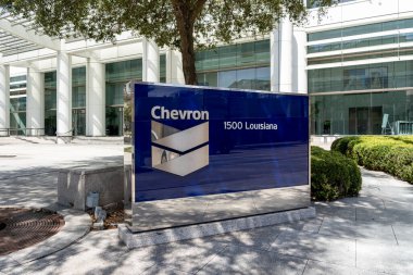 Houston, Teksas, ABD - 13 Mart 2022: Houston, Teksas, ABD 'deki Chevron Corporation ofis binası. Chevron Corporation çok uluslu bir Amerikan enerji şirketidir..