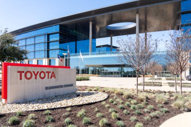 Plano, Teksas, ABD - 19 Mart 2022: Toyota Kuzey Amerika Karargahı Plano, Teksas, ABD. Toyota Motor Corporation, çok uluslu bir Japon otomotiv üreticisi..