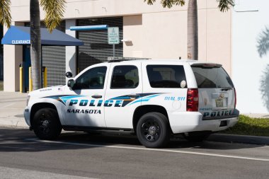 Sarasota, Florida, ABD - 11 Ocak 2022: Sarasota, ABD 'de bir polis arabası.