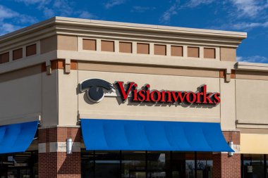Pearland, Teksas, ABD - 19 Şubat 2022: Pearland, Teksas, ABD 'de bir Visionworks mağazası. Vizyon çalışmaları gözlük, güneş gözlüğü ve kontakt lens sunuyor.