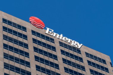 New Orleans, Louisiana, ABD - 12 Şubat 2022: New Orleans, Louisiana, ABD 'deki merkezlerinde girişim tabelası. Entergy Corporation bir Fortune 500 entegre enerji şirketi..