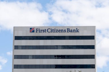 Houston, Teksas, ABD - 15 Şubat 2022: Houston, Teksas, ABD 'deki First Citizens Bank ofis binası. First Citizens Bank, Amerikan aile bankası..