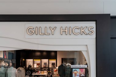 Orlando, Florida, ABD - 27 Ocak 2022: Gilly Hicks mağazası Orlando, Florida, ABD 'de bir alışveriş merkezinde. Gilly Hicks, Abercrombie ve Fitch 'in sahibi olduğu iç çamaşırı markası..