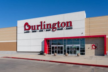 Houston, Teksas, ABD - 13 Mart 2022: 13 Mart 2022 'de Houston, Teksas' ta bir Burlington mağazası. Burlington, Amerikan ulusal indirimli mağaza perakendecisi..