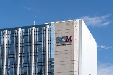 Houston, Teksas, ABD - 9 Mart 2022: Baylor Tıp Koleji 'nin Houston, Teksas' taki Teksas Tıp Merkezi 'ndeki özel, bağımsız bir sağlık bilimleri merkezi binasının kapatılması.