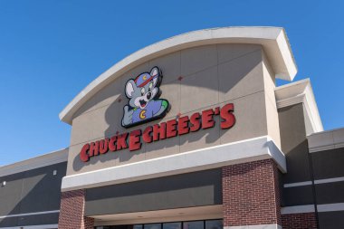 Pearland, Teksas, ABD - 1 Mart 2022: Pearland, Teksas, ABD 'de bir Chuck E. Cheese restoranı. Chuck E. Cheese bir Amerikan aile eğlence merkezi ve restoran pizza zinciri..