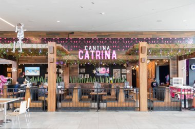 Orlando, Florida, ABD - 27 Ocak 2022: Orlando, Florida, ABD 'deki bir alışveriş merkezindeki Cantina Catrina gıda standı. Cantina Catrina bir Meksika lokantası..