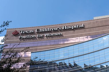 Houston, TX, ABD - 9 Mart 2022: Texas Çocuk Hastanesi ve Houston 'daki Kadınlar için Pavilion. Teksas Çocuk Hastanesi, Amerikan akut bakım ve çocuk hastanesidir..
