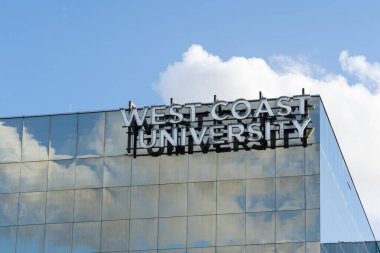 Doral, Florida, ABD - 1 Ocak 2022: Batı Yakası Üniversitesi (WCU) - Miami Kampüsü Doral, Florida, ABD. WCU sağlık derecelerine odaklanmış özel bir üniversitedir..