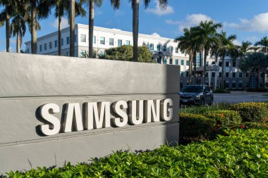 Doral, Fl, ABD - 1 Ocak 2022: Doral, Fl, ABD 'deki Samsung Elektronik Latin Amerika işbirliği bürosunun imzası. Samsung Grup bir Güney Kore üretim şirketi..