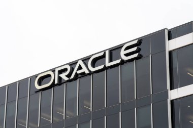 Austin, Teksas, ABD - 17 Mart 2022: Austin, Teksas, ABD 'deki genel merkezinde Kahin Kapanışı tabelası. Oracle Corporation, çok uluslu bir bilgisayar teknolojisi şirketidir..