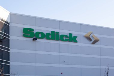 Schaumburg, Illinois, ABD - 27 Mart 2022: Schaumburg, Illinois, ABD 'deki Sodick genel merkezi. Sodick, EDM makinelerinin ve doğrusal motor EDM 'lerin küresel üreticisi..