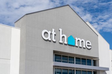 Pearland, Teksas, ABD - 19 Şubat 2022: Pearland, Teksas, ABD 'deki bir Home store. Evde bir ev dekorasyon zinciri var..