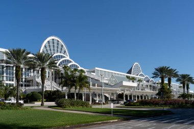 Orlando, FL, ABD - 6 Ocak 2022: Orlando, FL, ABD 'deki Orange County Kongre Merkezi. Orange County Kongre Merkezi bir toplantı ve toplantı tesisidir..