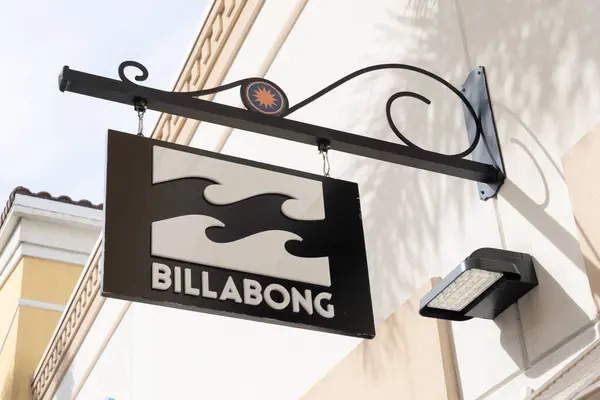 Orlando Usa Enero 2022 Billabong Store Hanging Sign Shopping Mall —  Fotos de Stock