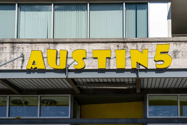 Houston Texas Usa February 2022 Austin Store Sign Displayed Entrance — Stock Photo, Image
