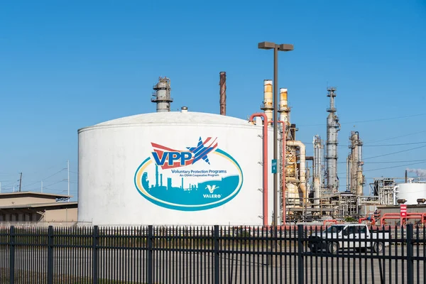 テキサスシティ アメリカ 2022年3月12日 製油所の石油タンクにVppサイン Vpp ボランティア保護プログラム 労働安全衛生管理イニシアチブです — ストック写真