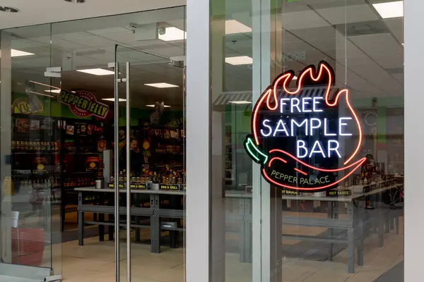 Free Sample Bar Sign Shopping Mall — Stock Photo, Image