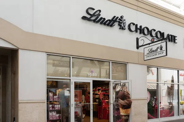 Orlando Florida Usa January 2022 Lindt Chocolate Shop Sign Seen — Stock Photo, Image
