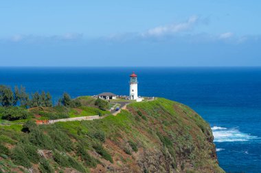 Kilauea Lighthouse: Hawaii 'deki görkemli kıyı feneri, 1913 yılında inşa edilen Kauai' nin kuzey kayalıklarına tünemiş, nefes kesici manzaralar sunuyor ve şimdi de denize ev sahipliği yapan bir yaban hayatı sığınağı olarak hizmet veriyor