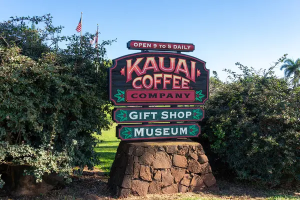 夏威夷考艾岛 2024年1月26日 2024年1月26日 考艾岛咖啡公司的标志在美国夏威夷考艾岛被发现 考艾咖啡公司是美国最大的咖啡种植园 — 图库照片