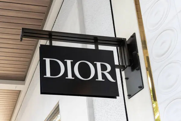 호놀룰루 2024년 14일 하와이 와이키키에 상점가에 그들의 상점에 Dior 걸림새 스톡 사진