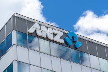 Suva, Fiji - 27 Şubat 2024: Suva, Fiji 'deki binanın ANZ Bank logosu. 