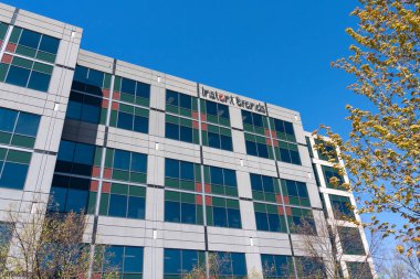 Downers Grove, Illinois, ABD 'deki Anında Markalar Merkezi. 3 Mayıs 2023. Instant Mards Inc., çeşitli mutfak aletleri satan bir Amerikan şirketidir..