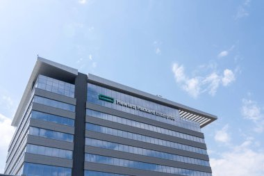 5 Mayıs 2023 tarihinde ABD 'nin Minneapolis kentindeki MOA West Tower' daki Hewlett Packard Enterprise (HPE) ofisi. HPE, çok uluslu bir bilgi teknolojisi şirketidir..
