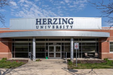 Madison, Wisconsin 'deki Herzing Üniversitesi Kampüsü, ABD, 4 Mayıs 2023.