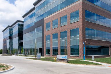 LinkedIn ofisi Omaha, Nebraska, ABD, 7 Mayıs 2023. LinkedIn bir iş ve istihdam odaklı sosyal medya platformu.