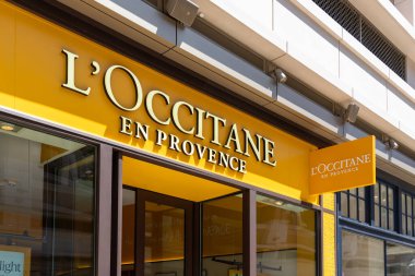 Toronto, Kanada - 20 Kasım 2020: Toronto, Ontario, Kanada 'da L' otitan mağaza tabelası görüldü.