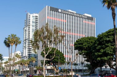 Long Beach, California, ABD 'deki bir ofis binasının logosu 27 Mayıs 2023' te kapatıldı. Kaliforniya Bankası tam hizmet veren bir Amerikan bankasıdır..