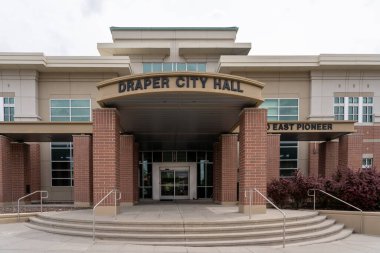 Draper Belediye Binası, Utah, ABD - 13 Mayıs 2023. Draper, ABD 'nin Utah eyaletinde yer alan bir şehirdir..