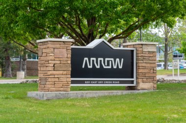 Arrow Electronics logosu Centennial, ABD 'de 18 Mayıs 2023' te. Arrow Electronics bir Amerikan şirketidir..