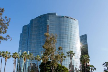 Long Beach, Kaliforniya, ABD 'deki genel merkezindeki Molina Sağlık Hizmetleri tabelasının 27 Mayıs 2023' te kapanışı. Molina Sağlık bir Amerikan bakım şirketidir..