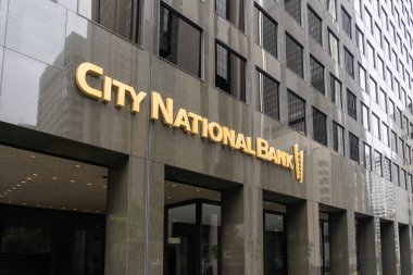 Los Angeles, Kaliforniya, ABD - 28 Mayıs 2023: The City National Bank, Los Angeles, Kaliforniya, ABD 'deki genel merkezinde binadaki tabelayı imzaladı. City National Bank, Kanada Kraliyet Bankası 'nın yan kuruluşudur.