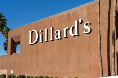 26 Mayıs 2023 'te Scottsdale, Arizona' daki Fashion Square Mall 'da bir Dillard' s mağazası. Dillard 's lüks bir Amerikan mağaza zinciri..